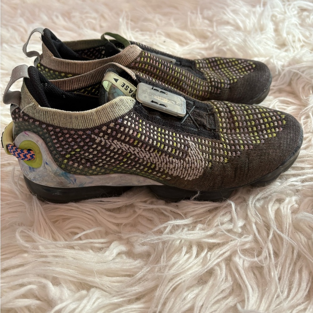 Nike Air VaporMax 2020 Flyknit Black Multicolor Sneakers Women's Size 8.5